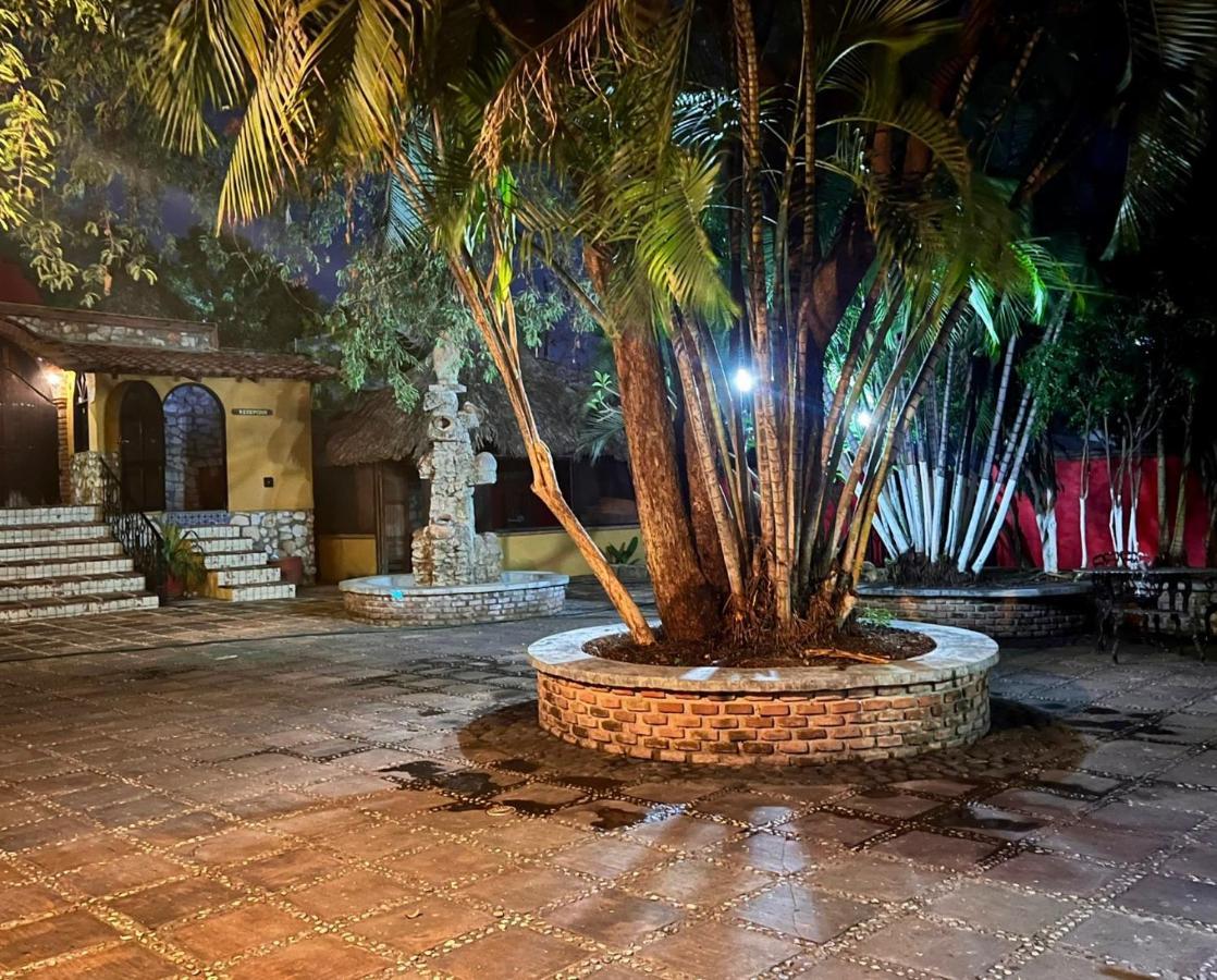 Hotel Rancho Escondito Puerto Escondido  Exterior photo